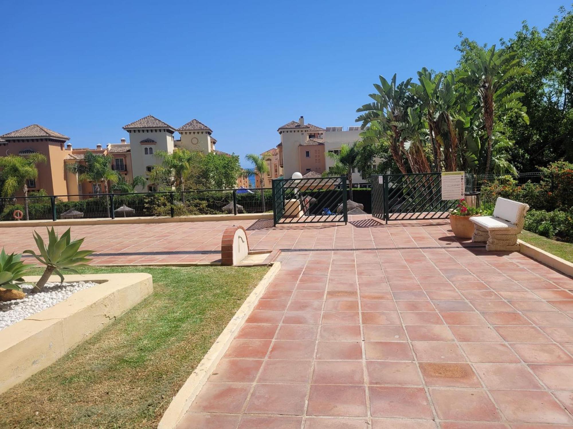 La Del Sol Apartemen