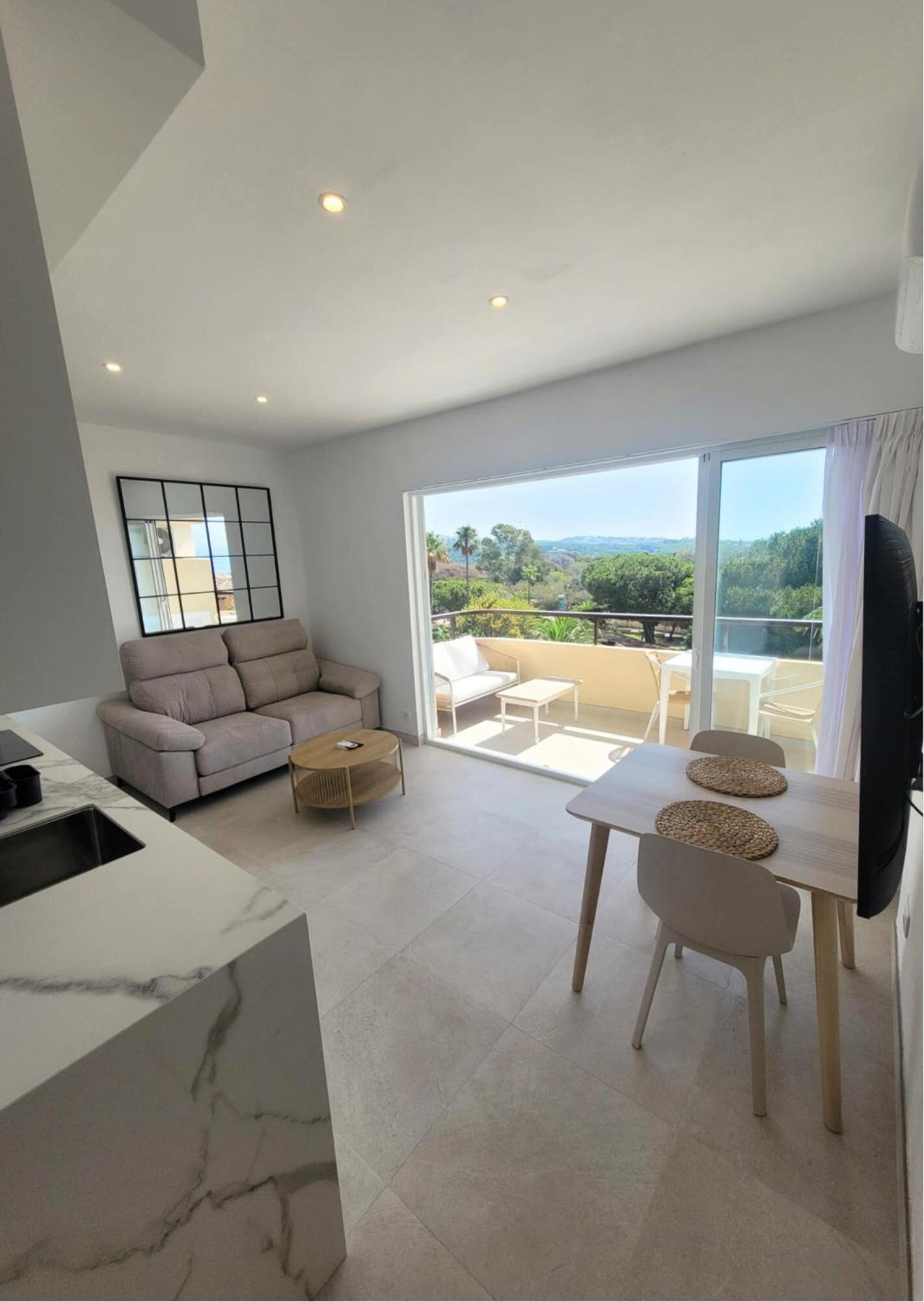 La Del Sol Apartemen